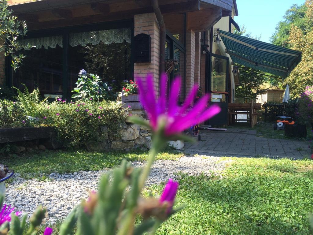 Agriturismo La Taverna Del Nonno 보르조나사 외부 사진