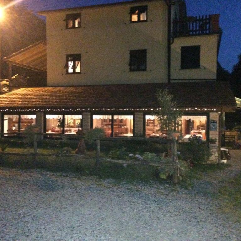 Agriturismo La Taverna Del Nonno 보르조나사 외부 사진